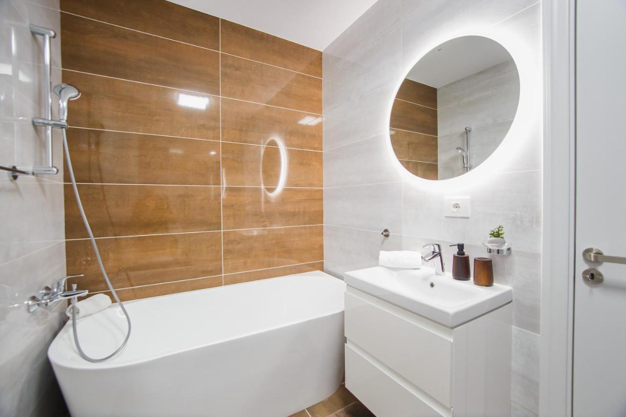 Ferienwohnung Charming Family Haven Oradea Exterior foto
