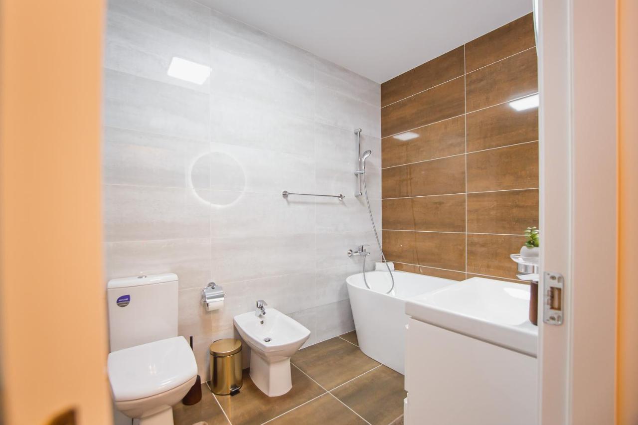 Ferienwohnung Charming Family Haven Oradea Exterior foto