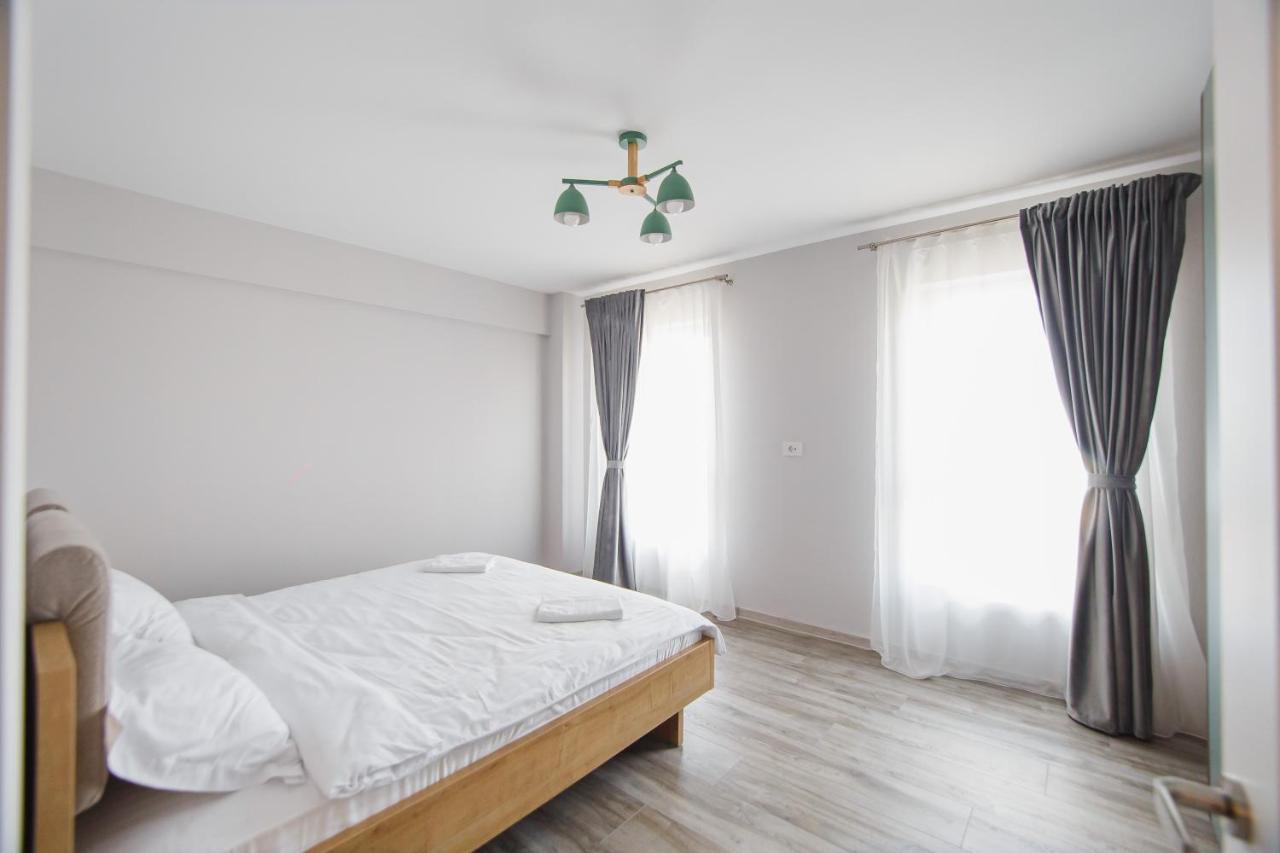 Ferienwohnung Charming Family Haven Oradea Exterior foto